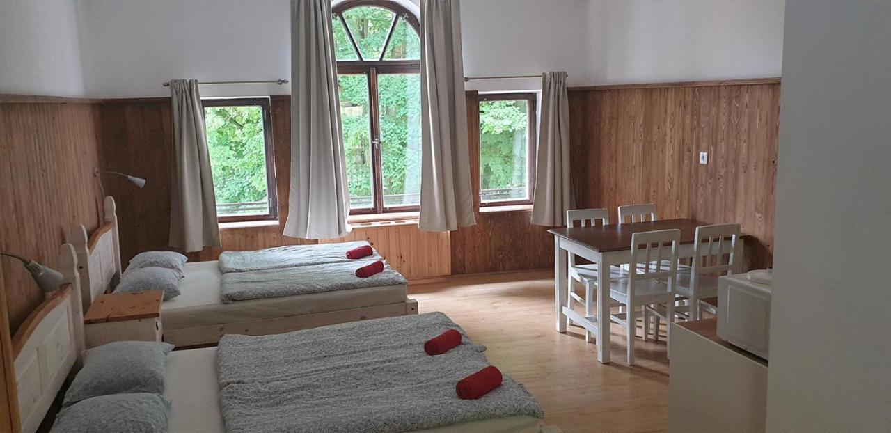 Penzion A Restaurace U Baby Subrovy Hotell Kokorin Exteriör bild